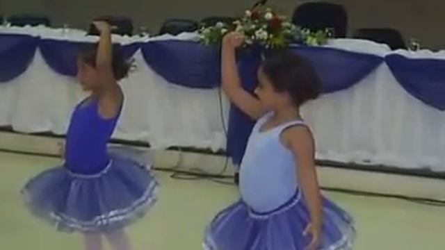 Formatura Eduarda 14/12/2005 Parte 1 смотреть онлайн