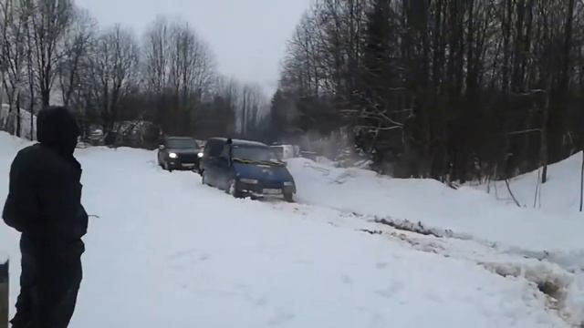 Лада Надежда пробивает дорогу, бугор смотреть онлайн