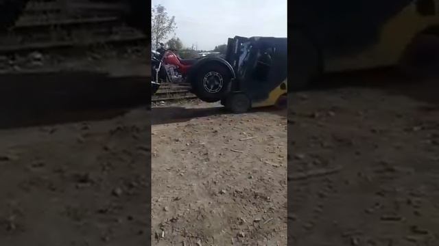 ЗИД Бархан в Воркуту (Ч.1): разгрузка на ЖД терминале Москвы перед отправкой по ЖД смотреть онлайн