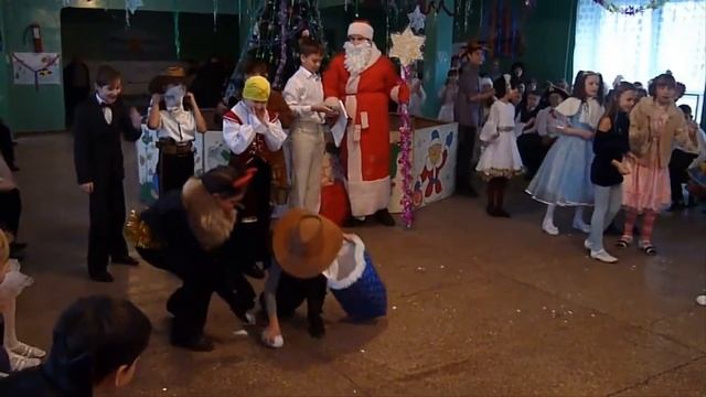 Новогодняя эстафета "Снежки" смотреть онлайн