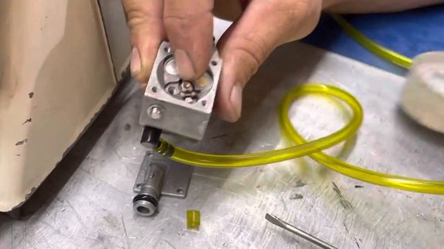 How To a Fix a Chainsaw that keeps flooding and dying at idle and bogs on throttle acceleration смотреть онлайн