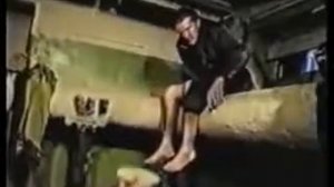 Отрывок из фильма "Зеленый слоник". (Братишка, я тебе покушать принес.)