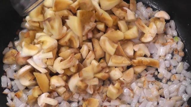 Жареные маслята с картошкой. Рецепт вкусной жареной картошки с грибами / Fried potatoes. Eng sub смотреть онлайн