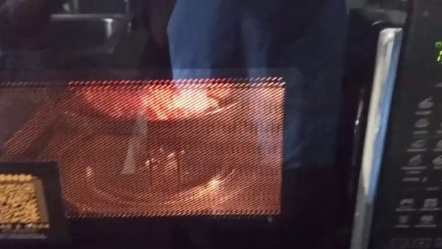 How to make grilled chicken in Whirlpool microwave oven смотреть онлайн