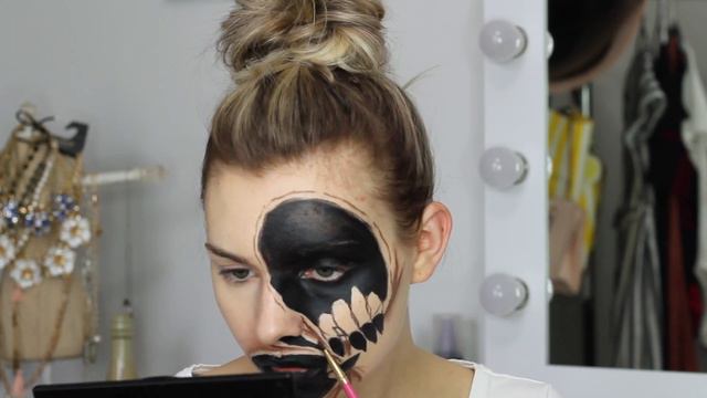 #TAYLORWEEN: Optical Illusion Tutorial + LAVINIA FISHER GHOST STORY смотреть онлайн