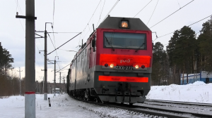 2ЭС6-272 "Синара" с грузовым поездом и приветливой бригадой