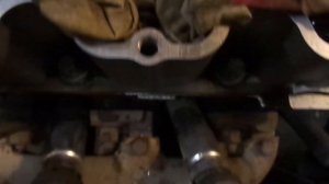 Сорвало резьбу крепления крышки клапанов. Нарезаю новую. Замена прокладки клапанной крышки.