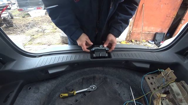 Как открыть багажник изнутри на Форд Эскейп смотреть онлайн