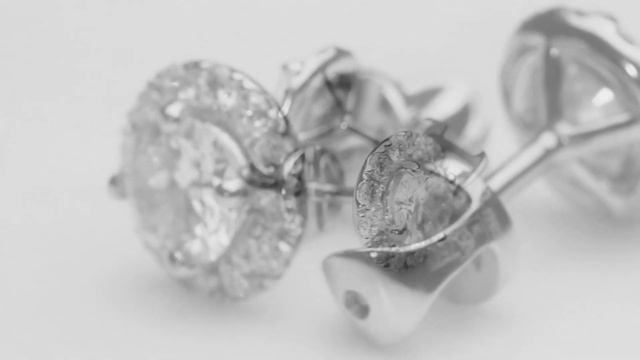 Серьги-пуссеты из белого золота с бриллиантами 1,1 карат (сертификат МГУ) смотреть онлайн