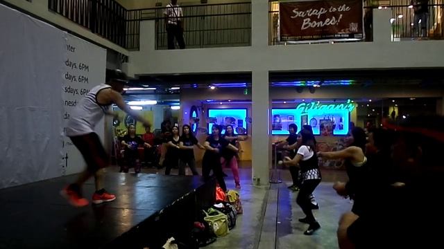 Zumba - Samba La Mamba : Emman Perez смотреть онлайн
