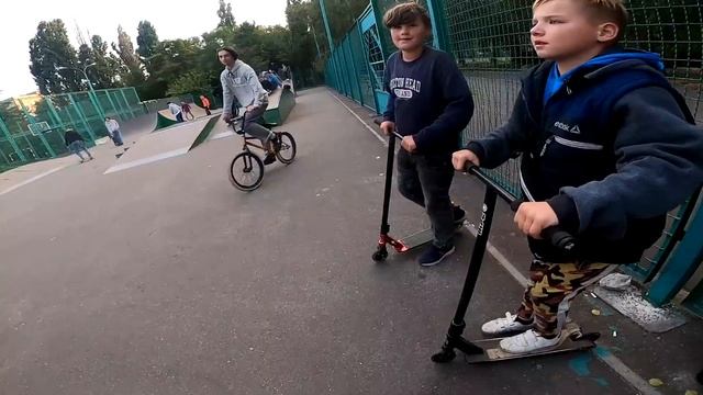 Самокатеру в 9 ЛЕТ Родители Купили Крутой ТЕЛЕФОН А он Его Разбил и смотреть онлайн