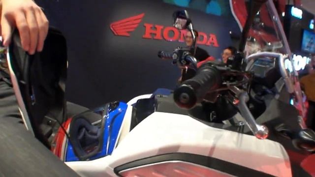 HONDA  NC-700X Live @ Eicma 2011 Il MessaggeroWeb