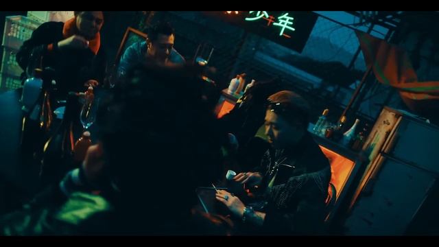 지코 (ZICO) - BERMUDA TRIANGLE (Feat. Crush, DEAN) (ENG SUB) MV смотреть онлайн