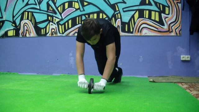 Упражнение на Гимнастическом Ролике. Тренировка в Зале ВСА. СКК "Вместе" смотреть онлайн