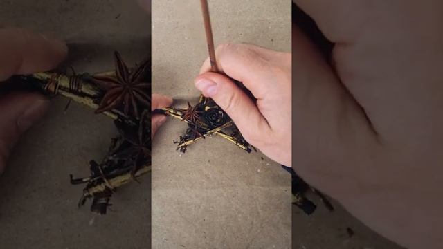Елочная игрушка своими руками. Звезда из веток, шишек и бадьяна. DIY Christmas Crafts Ornaments. смотреть онлайн