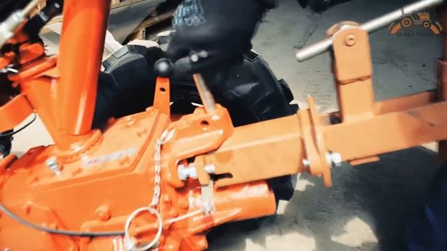 Видеообзор: как агрегатируется мотоблок МТЗ Беларус 09Н с фрезой и плугом смотреть онлайн