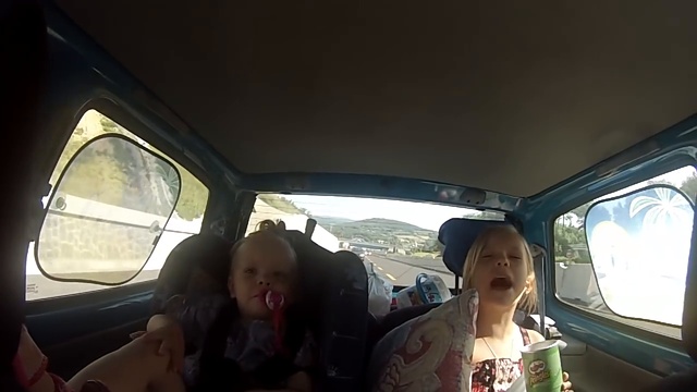 Поездка_на_море_и_замки_из_песка!_Алиса_впервые_на_море!