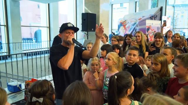 Вселенная BY поздравила детей с 1 сентября в Кремле смотреть онлайн