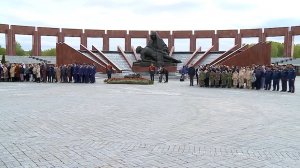 На Федеральном военном мемориале в Мытищах состоялось возложение цветов
