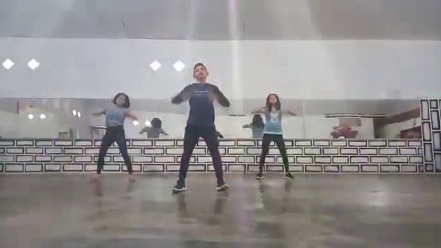 BROKEN ANGEL REMIX I DANCE MIX I CHOREO I YESI смотреть онлайн