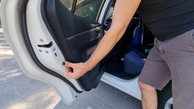 Toyota Corolla 2014+(E180) Rear Door Window Removal смотреть онлайн
