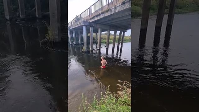 Купание на Уводи под мостом в Стромихино (Ивановская обл.) смотреть онлайн
