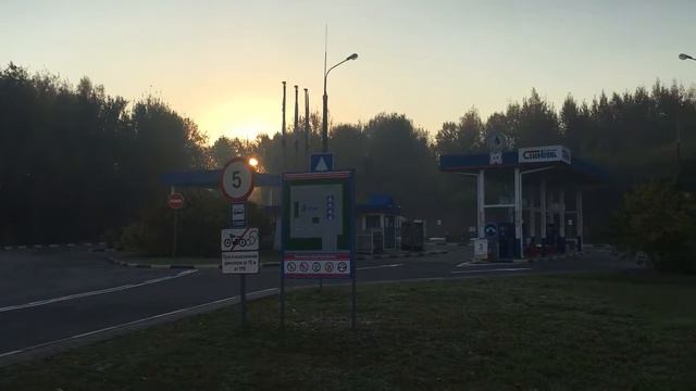 Утро. Рассвет. Туман на АЗС "Славнефть" в Минске смотреть онлайн