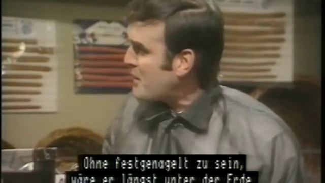 Monty Python - Dead Parrot Sketch (german subs) смотреть онлайн