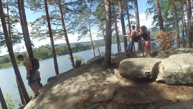 Пешком вдоль берега, вплавь до острова, в объятия к муравьям смотреть онлайн