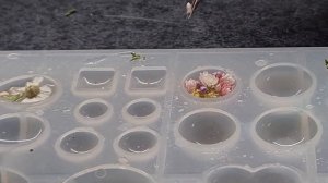 Кулон-шар из эпоксидной смолы. как сделать сферу с цветами из эпоксидной смолы