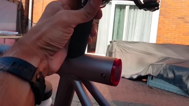 Placing a Brooks B67 saddle on VanMoof смотреть онлайн