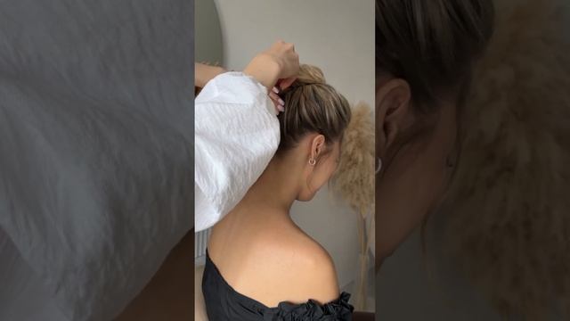 Высокий пучок на короткие волосы?Подробные МК по прическам,объёму и стайлингам в Закрытом ТГ Канале смотреть онлайн