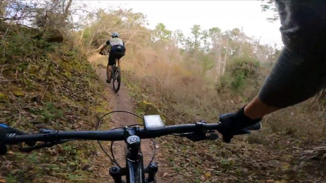 DOWNHILL AND THECHNICAL TRAILS WITH PRO XC RIDERS | SANTOS MTB TRAILS смотреть онлайн