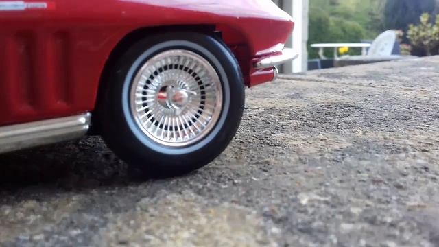 1965 Chevrolet Corvette Sting Ray Coupe by Maisto in scale 1:18 смотреть онлайн
