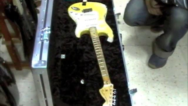 Fender Custom Shop Yngwie Malmsteen "Play Loud" en Organigrama Guitars смотреть онлайн