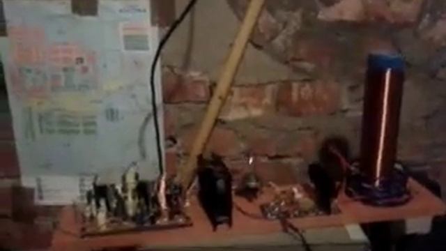 Лампа накаливания в качестве индикатора тока питания качера 1МГц 12в на кт805 смотреть онлайн