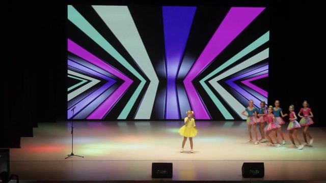 А мне бы петь и танцевать. Лебедева София и "Краски ритма" смотреть онлайн