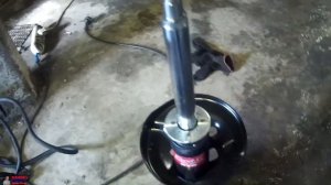 Замена передних стоек(амортизаторов) на тойоте.