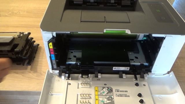 HP Color Laser 150a / 150nw - Replacing the Toner Cartridge смотреть онлайн