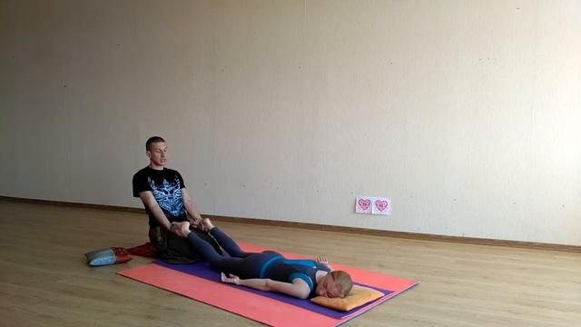 Тайский массаж: партнёр в положении лёжа на животе (часть 2) смотреть онлайн