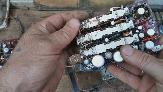 Магнитола Томь 305 (аналог Вега 320). Разбор.Содержание. смотреть онлайн