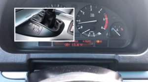 Напряжение бортовой сети BMW X5 E53 в скрытом меню на панели приборов