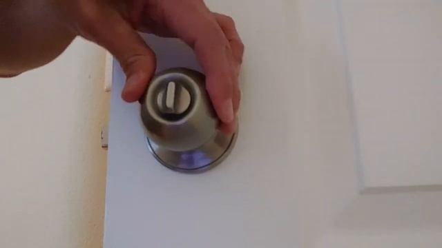 DIY How To Pick A Lock With Paperclips