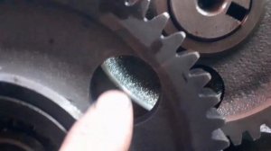 Устанавливаю #шестерню#коленвала и #паразитку. Собираю потихоньку.