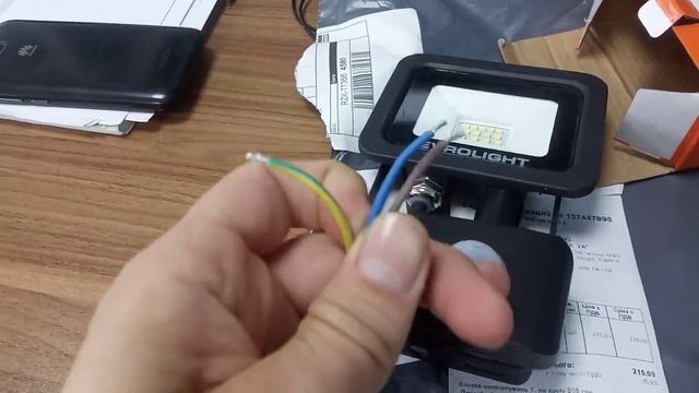 распаковка товара из rozetka" Уличный светодиодный прожектор с датчиком движения fm-01SD-10 смотреть онлайн