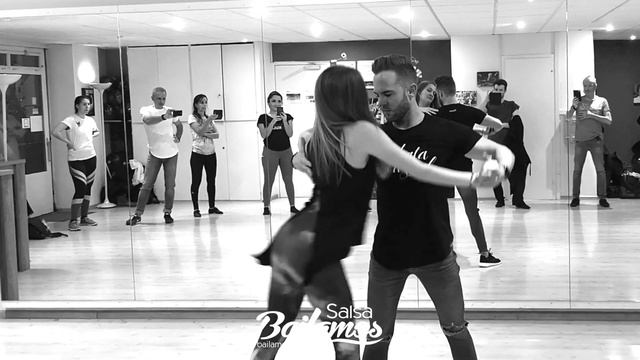 Karolina Hartung & Matthias Schweighauser Bachata Sensual смотреть онлайн
