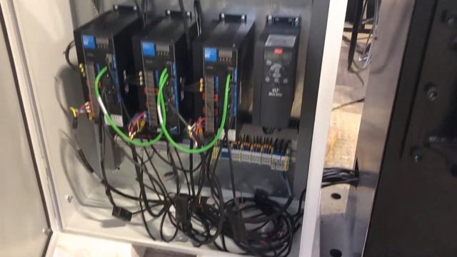 Портальные фрезерные станки с ЧПУ на сборке смотреть онлайн