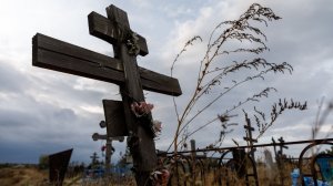 На могиле сгнил деревянный крест. Что с ним делать?