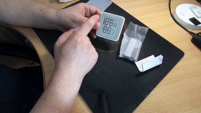 Комнатный термометр-гигрометр Xiaomi Digital Thermometer Hygrometer смотреть онлайн