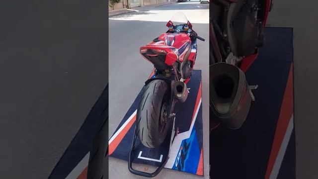 Cbr1000RR-R Akrapovic Sound смотреть онлайн